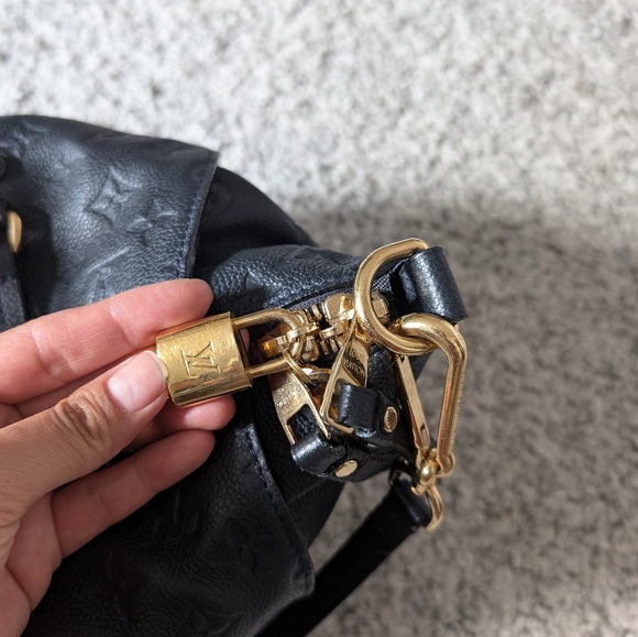 Authentic LV lumineuse GM empreinte leather navy - Picture 12 of 16